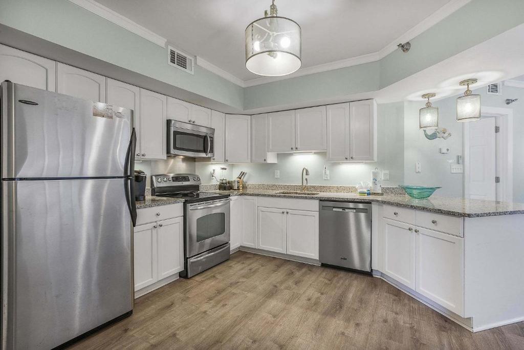 Windward Pointe 304- Pristine Amenities galore - Image 8