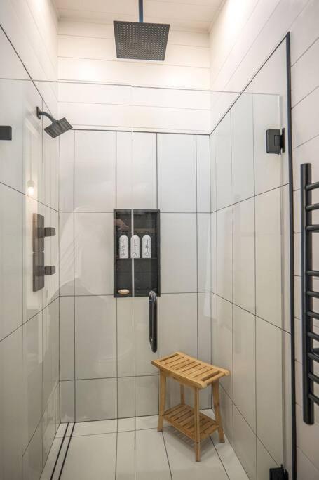 Glamping cottage with glass front and hot tub! - Image 7