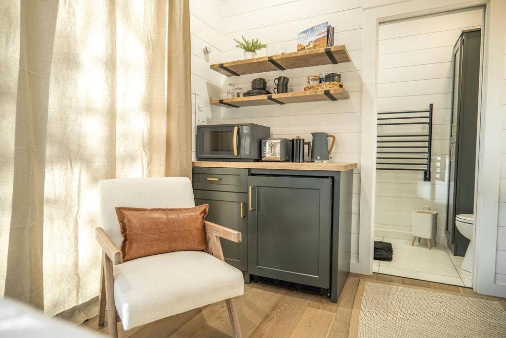 Glamping cottage with glass front and hot tub! - Image 4