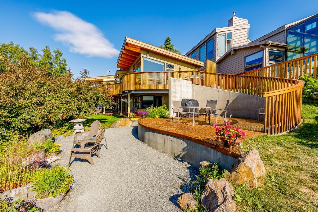 Downtown Contemporary Coastal Oasis - Image 6
