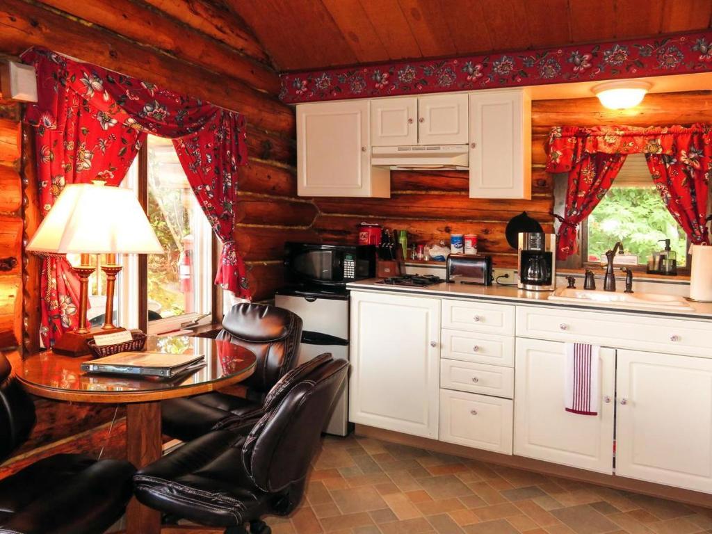 A Cabin on the Cliff - Image 4