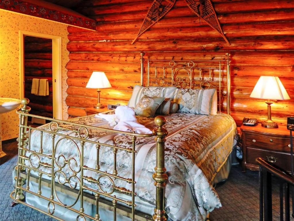 A Cabin on the Cliff - Image 6