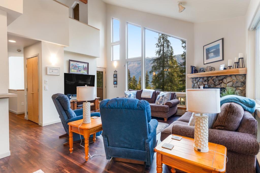Girdwood Mountain Chateau - Image 5