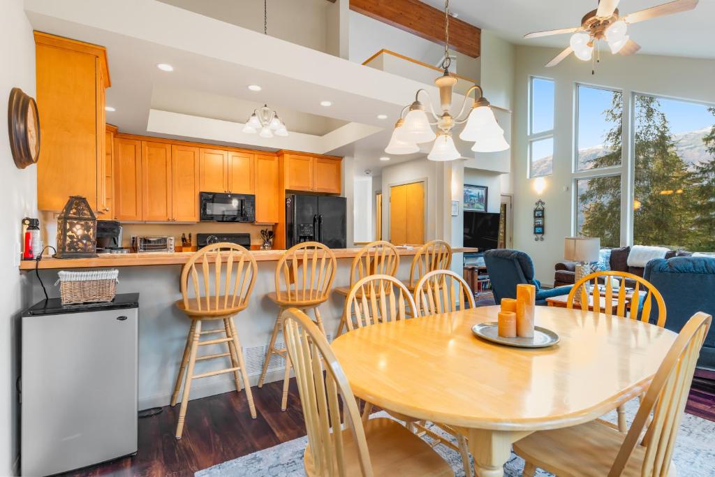 Girdwood Mountain Chateau - Image 4