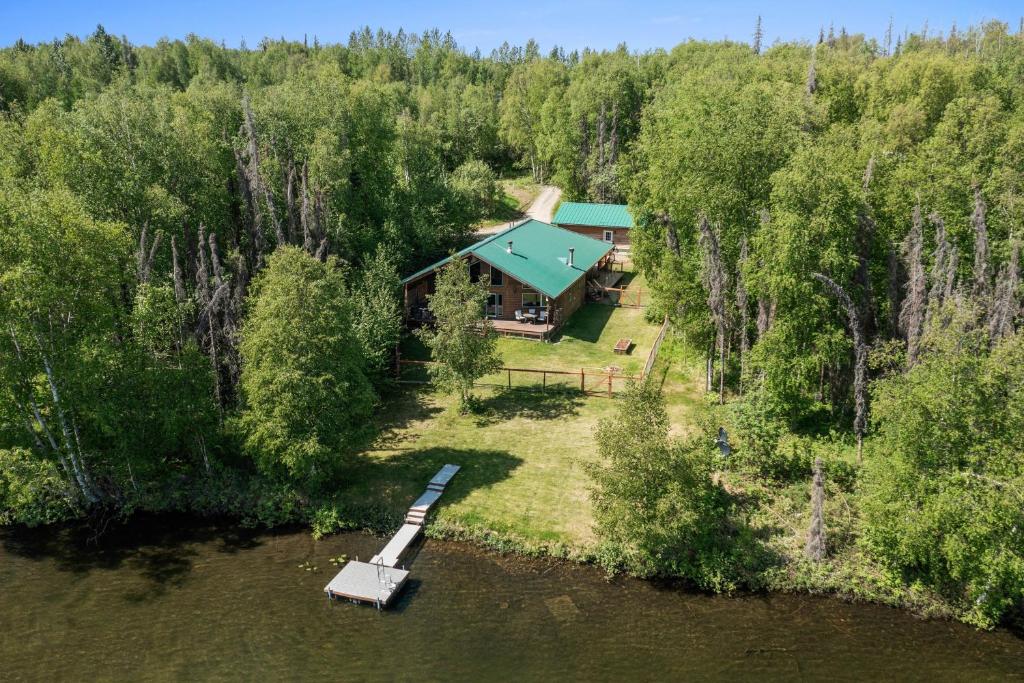 Wasilla Spruce Moose Cabin Lakefront and Hot Tub! - Image 6