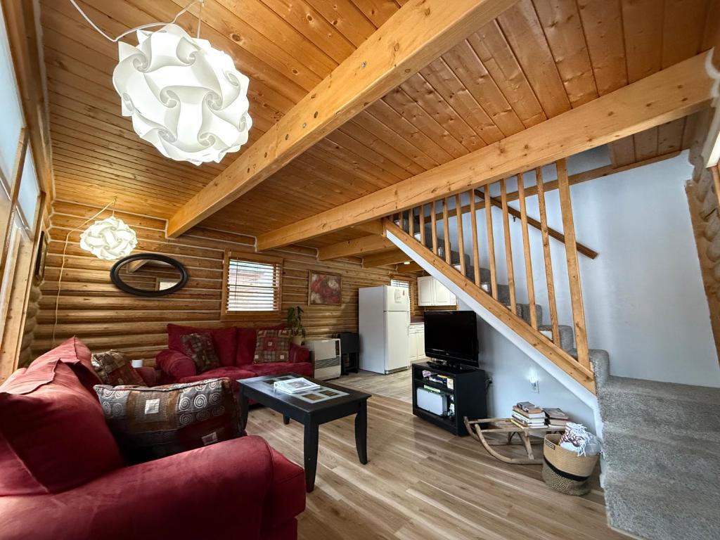 Talkeetna Log Cabin with Hot Tub Unit 2 - Image 4
