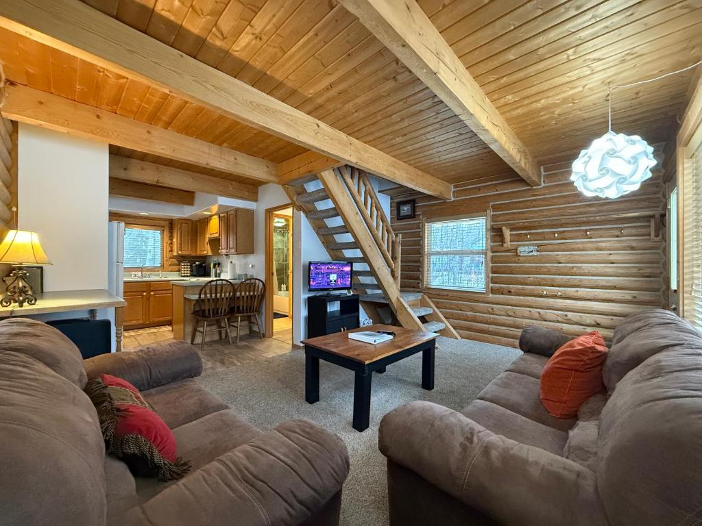 Talkeetna Log Cabin with Hot Tub Unit 1 - Image 5