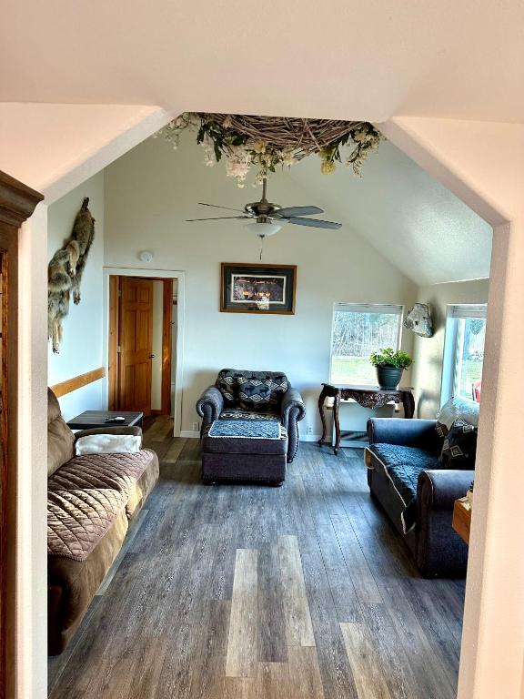 Paradise Suites The Wolf Den - Image 7