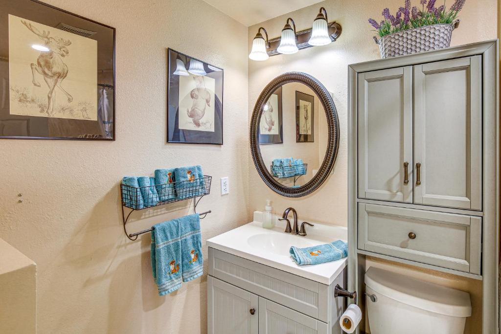 Spacious Eagle River Escape with Hot Tub and Views! - Image 8