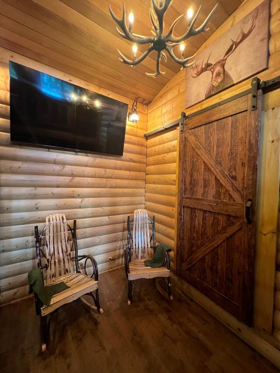 Alyeska Spruce Cabin - Image 5