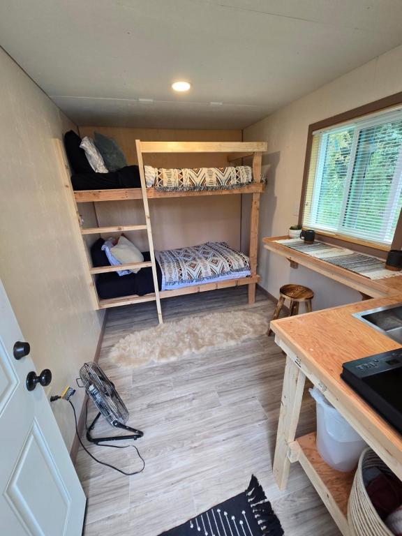 Highway HotTub Hideaway Bunkbed sleeps two - Image 7