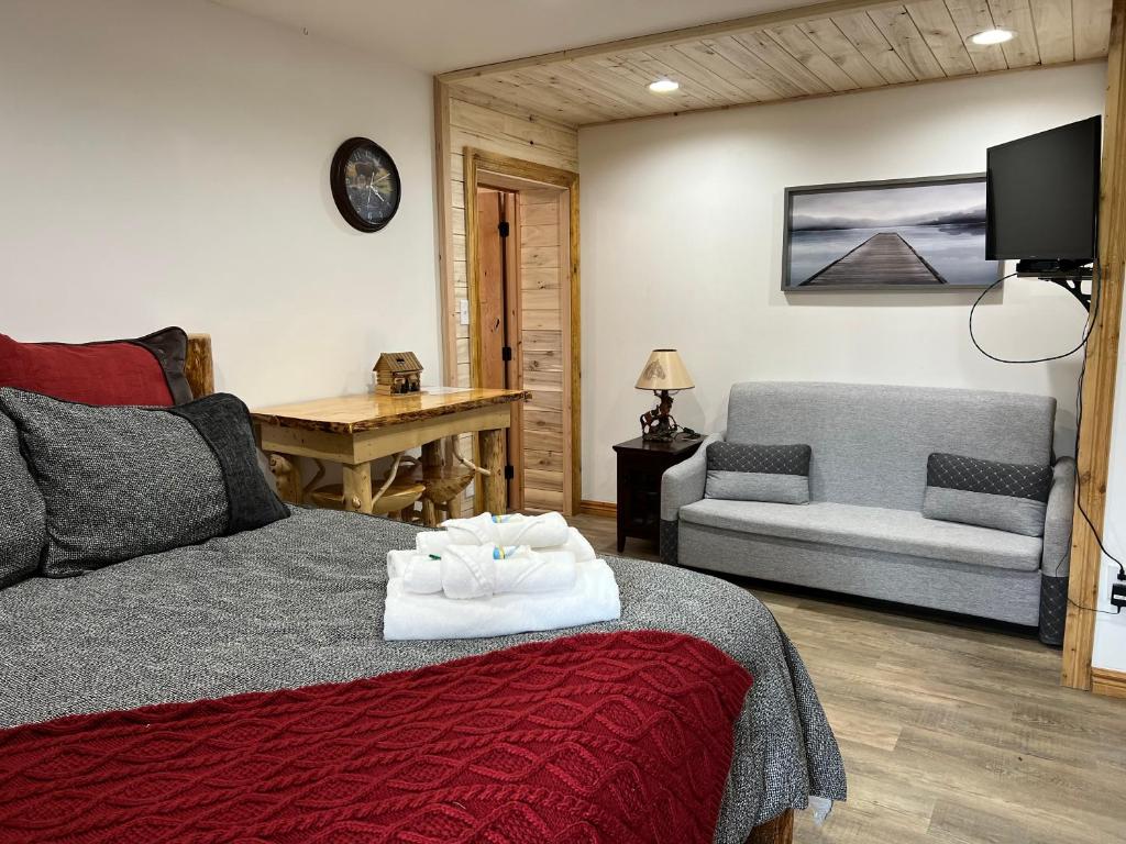 Alaska Knotty Pine B&B - Image 8