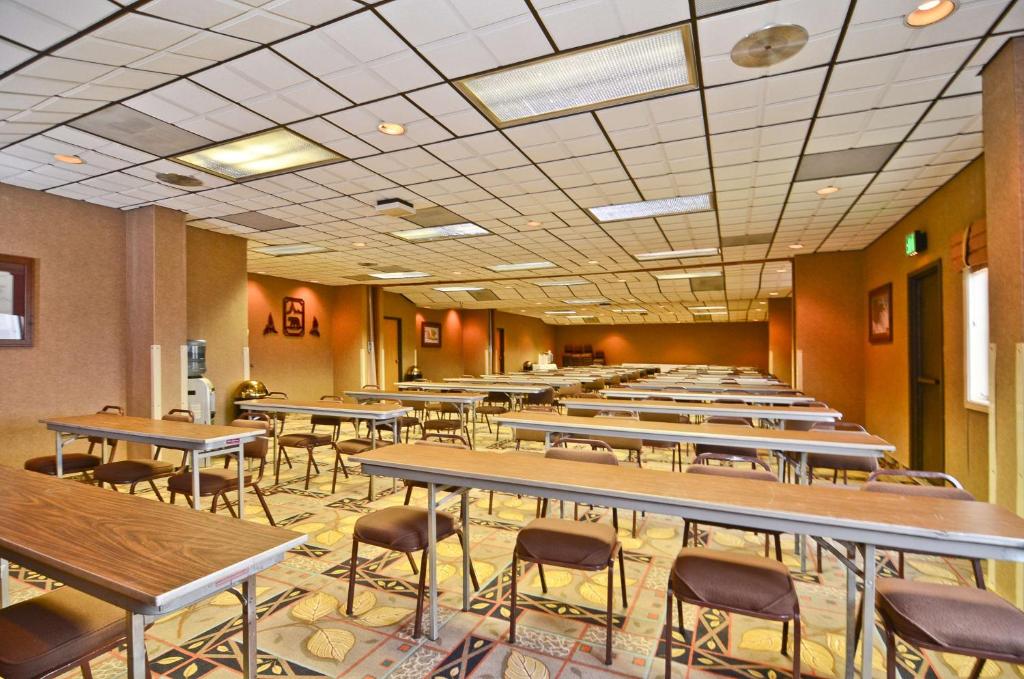 Best Western Bidarka Inn - Image 7