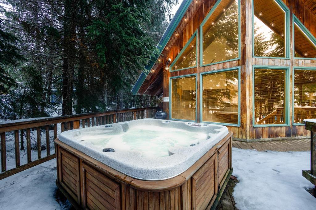 Hot Tub (Jacuzzi) - Photo 2