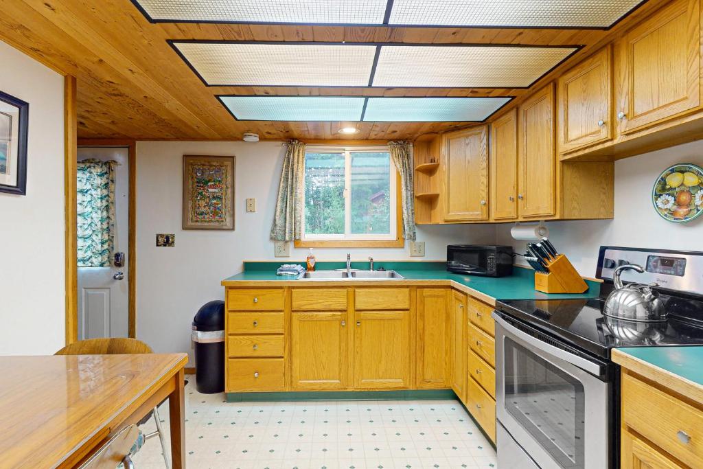 Christina Cabin - Image 8