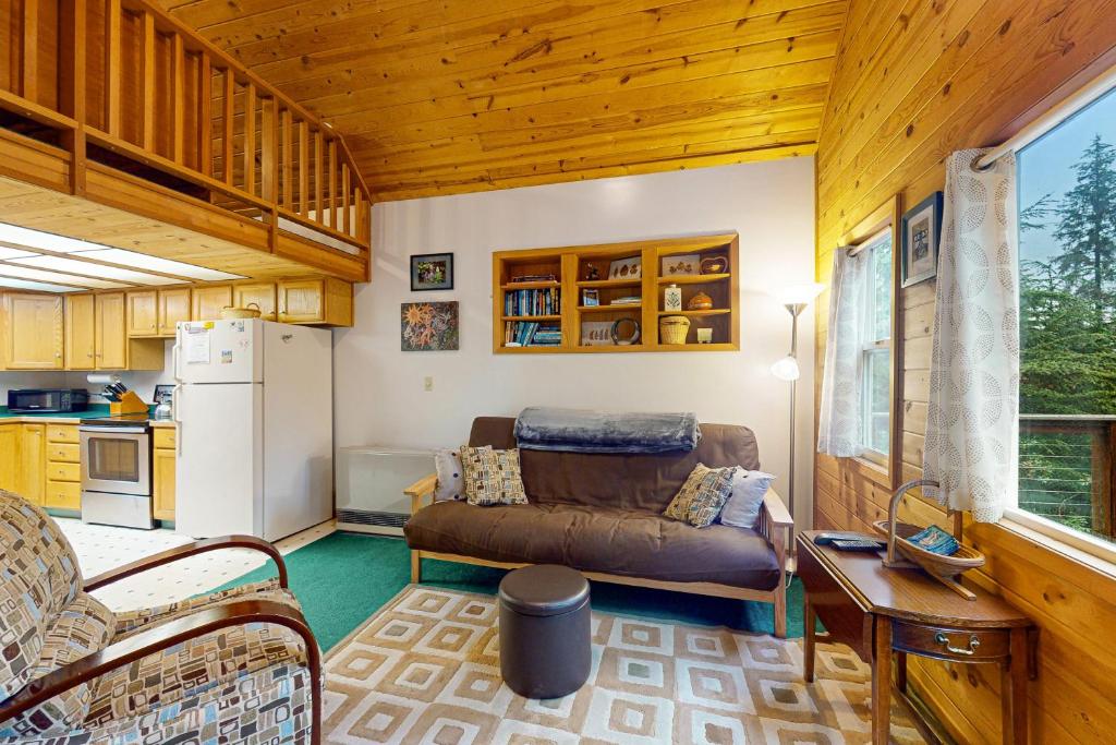 Christina Cabin - Image 4