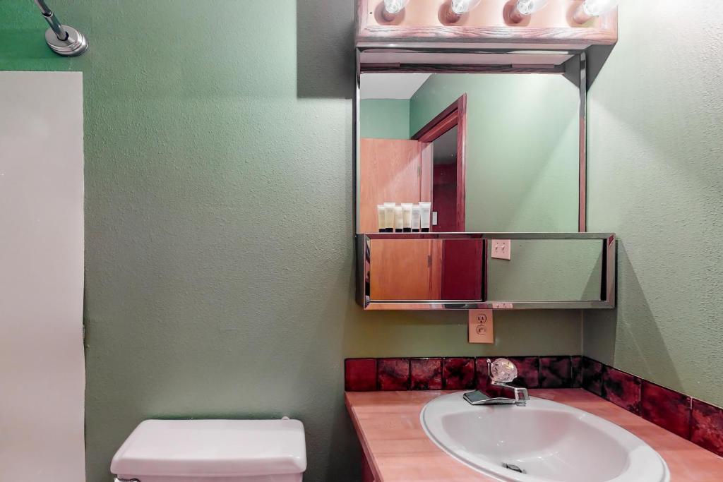 Compton's - Image 8