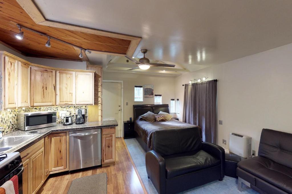 Loveland Cottage - Image 4