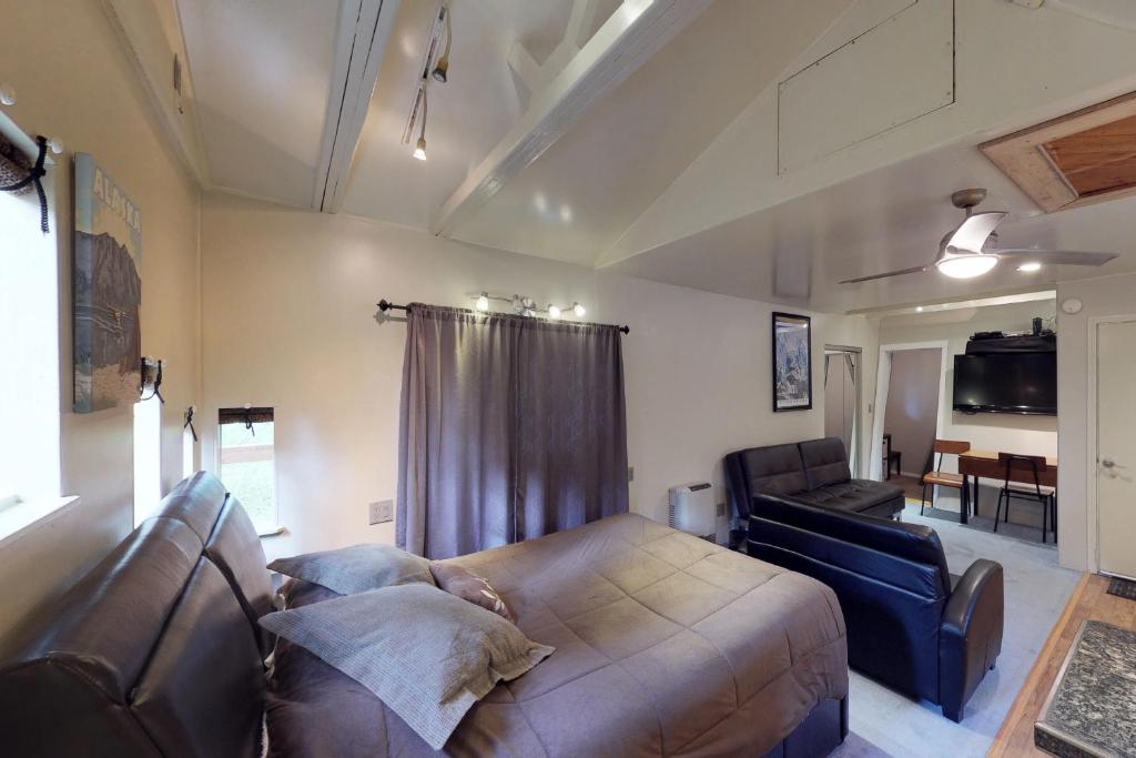 Loveland Cottage - Image 5