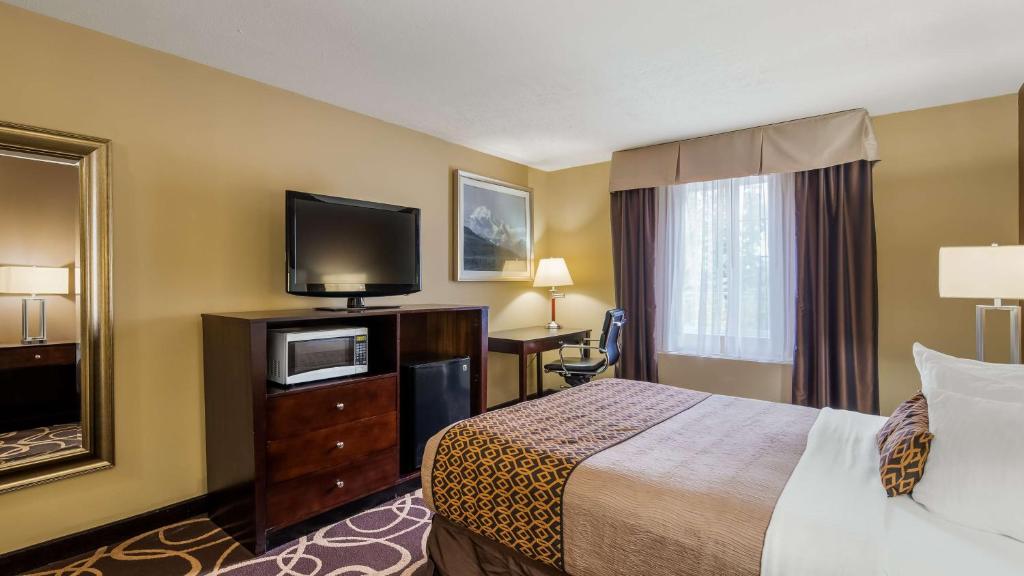 Best Western Plus Pioneer Park Inn - Image 8