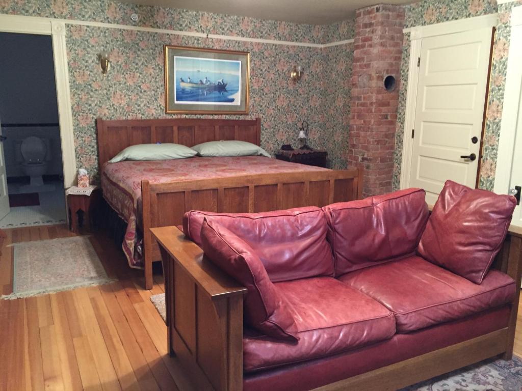 Alaska's Capital Inn Bed and Breakfast - Image 6