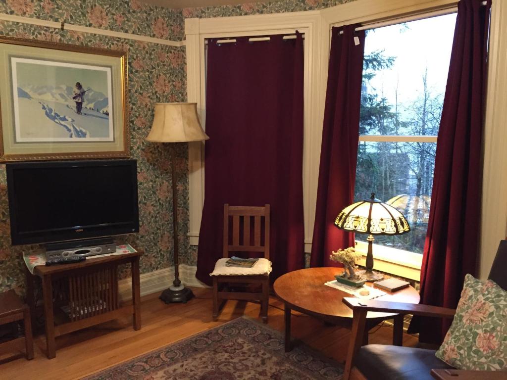 Alaska's Capital Inn Bed and Breakfast - Image 5