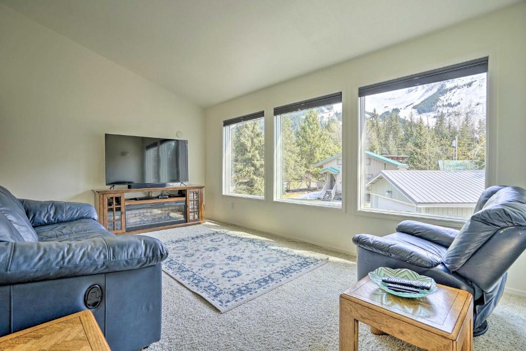 Cabin with Hot Tub and Views 1 Mile to Alyeska Resort - Image 5