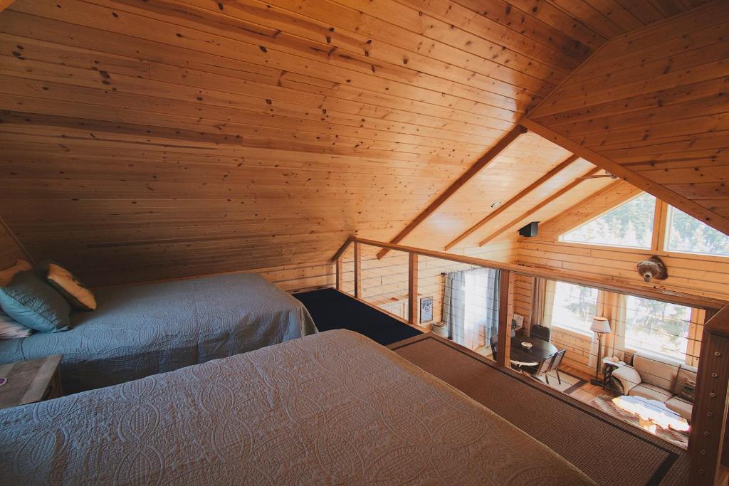 Denali Wild Stay - Bear Cabin with Hot Tub and Free Wifi, Private, sleep 6 - Image 6