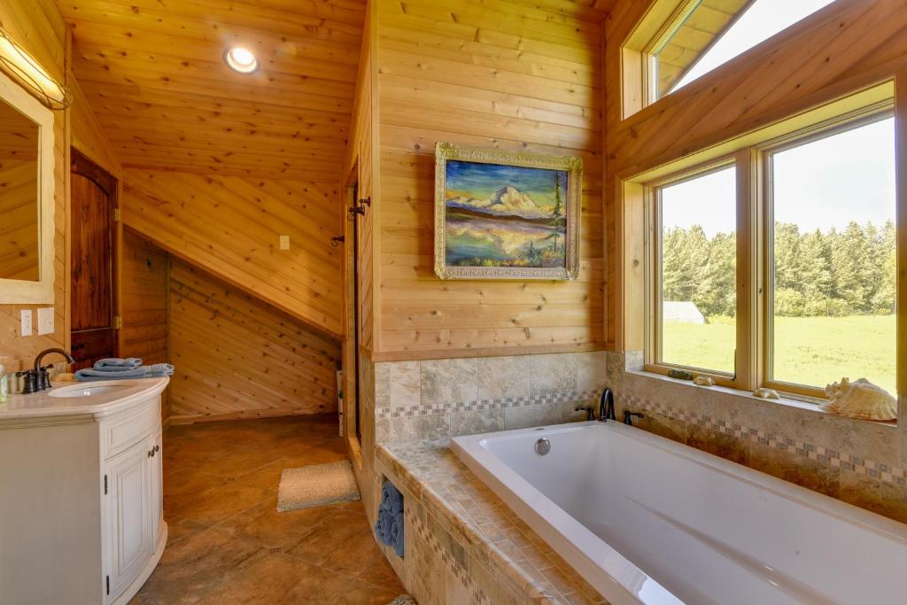 Legacy Mountain Lodge on 40-Acre Ranch with Views! - Image 8
