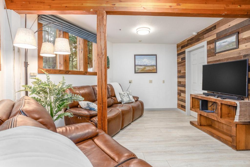 Cozy Tree & Ski House - Image 5