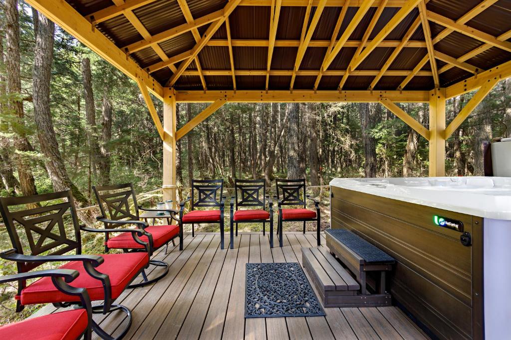 Hot Tub (Jacuzzi) - Photo 2