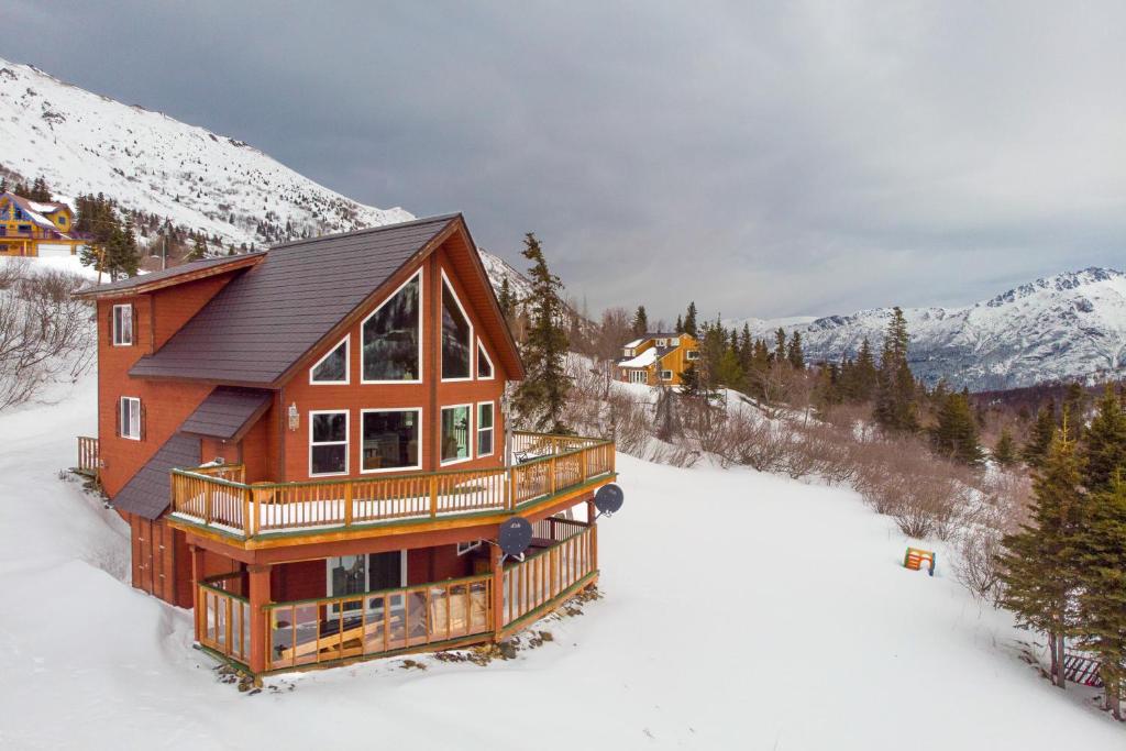 Stunning Alaskan Getaway with River and Mtn Views - Image 6