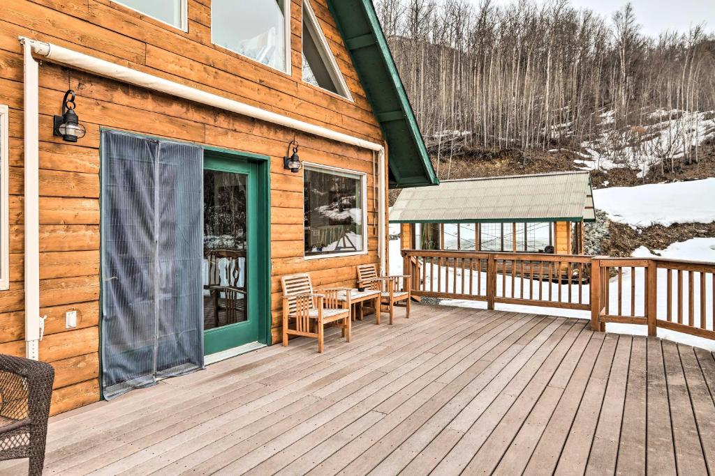 Alaskan Mountain Gem with Private Hot Tub and Gym! - Image 6