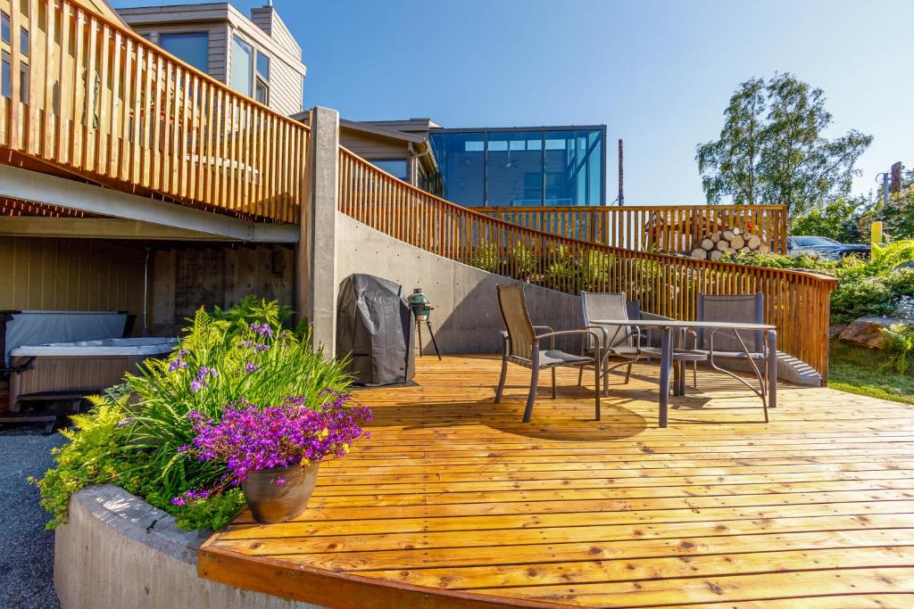 Downtown Oceanview Luxury Home