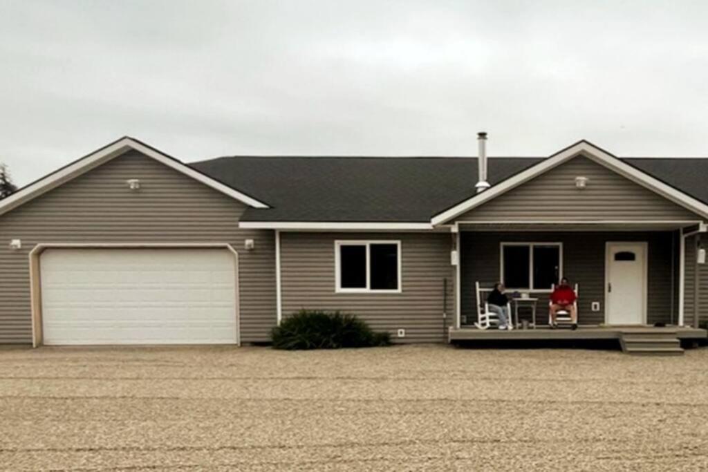 Lazy Moose Cottage in Willow, HotTub & Privacy - Image 7