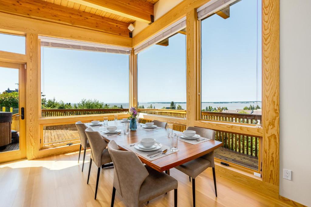 Downtown Contemporary - Full Property - Image 4