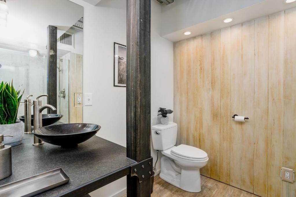 Downtown Contemporary - Full Property - Image 7