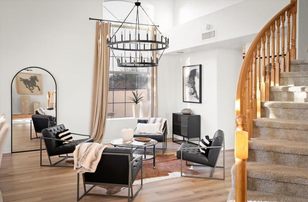 Lakeside Views The Clubhouse at Arrowhead Pool - Image 4