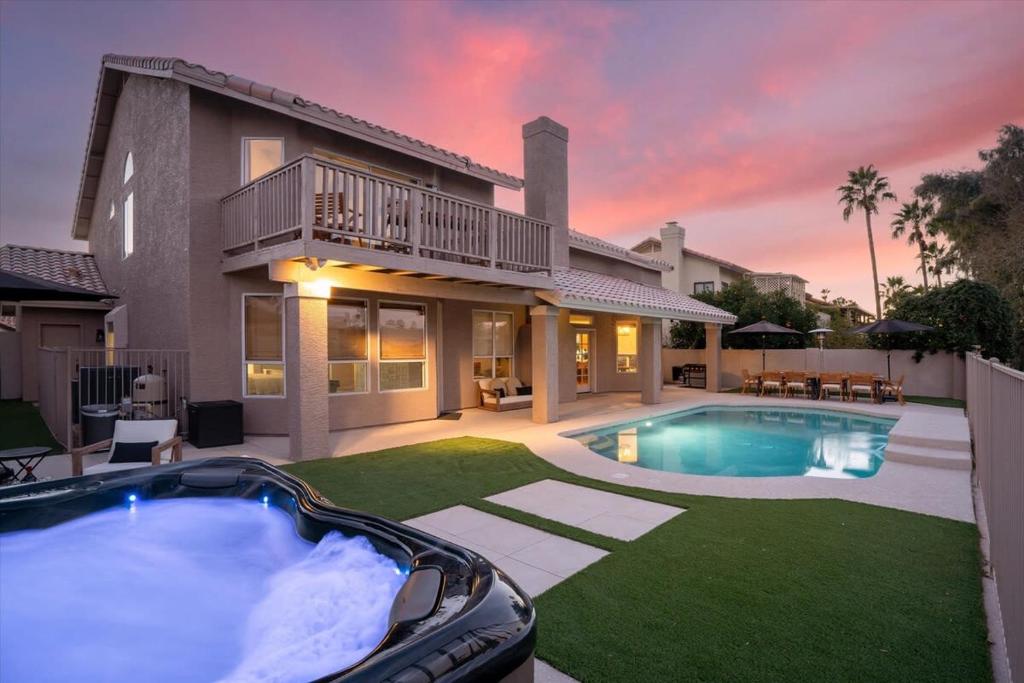 Lakeside Views The Clubhouse at Arrowhead Pool