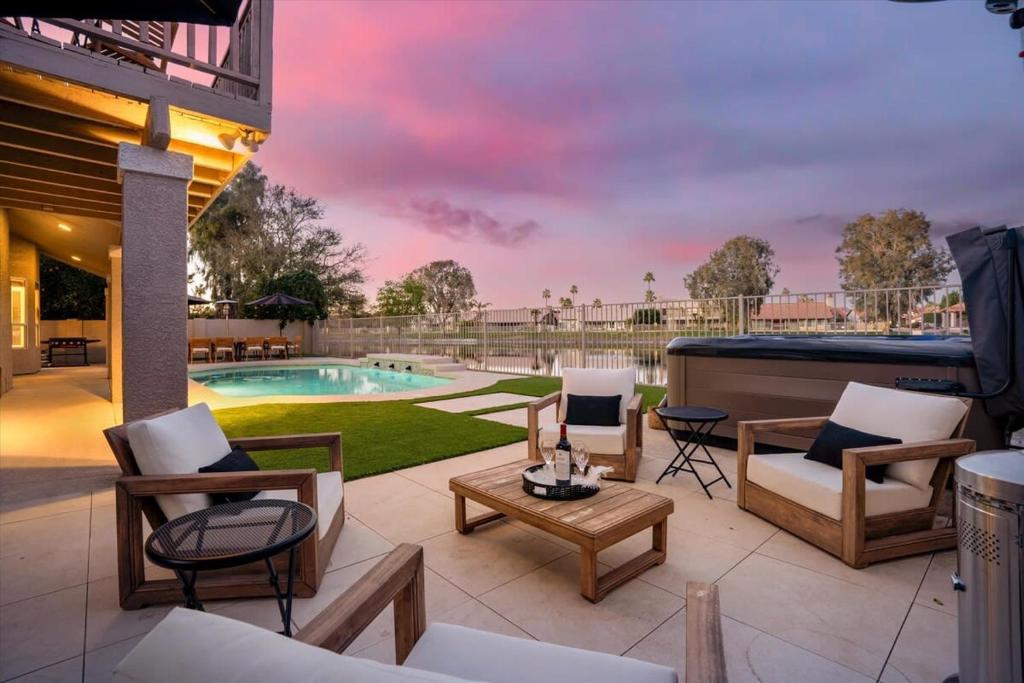 Hot Tub (Jacuzzi) - Photo 3