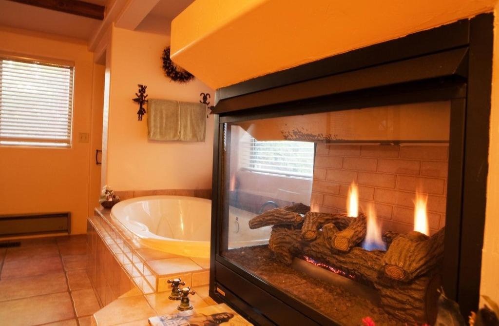 Hot Tub (Jacuzzi) - Photo 3