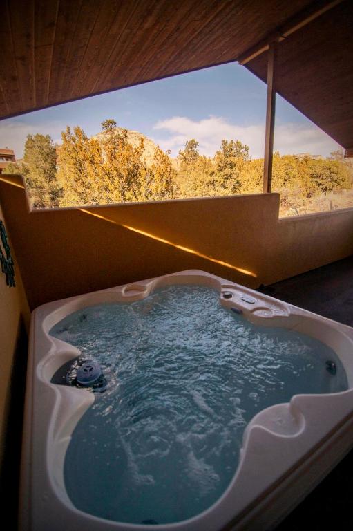 Hot Tub (Jacuzzi) - Photo 13