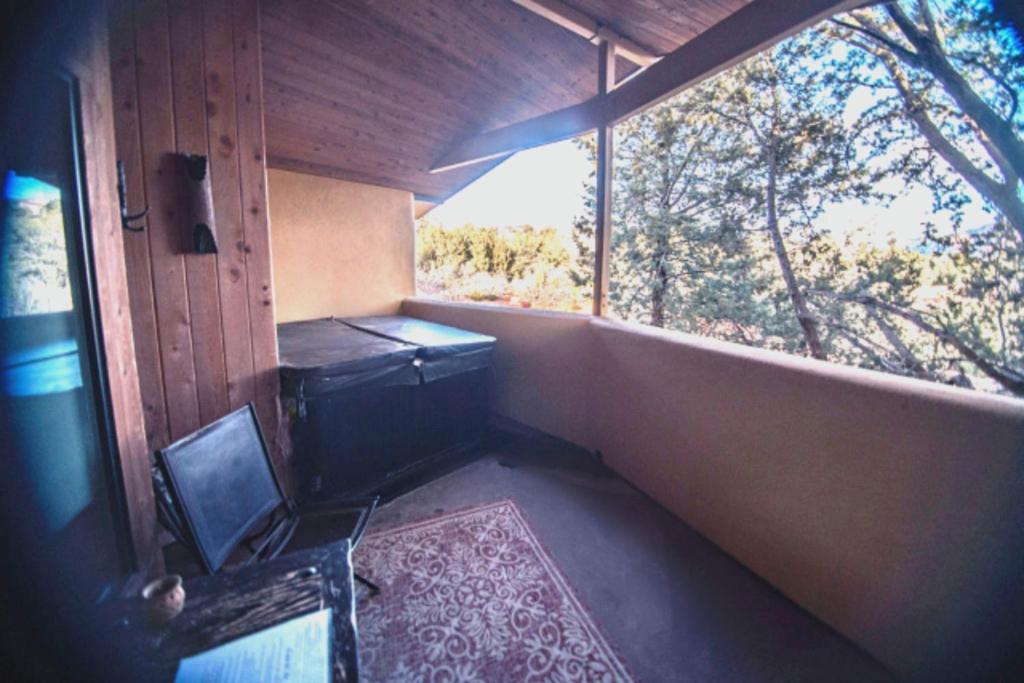 Hot Tub (Jacuzzi) - Photo 11