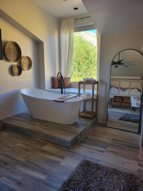 Hot Tub (Jacuzzi) - Photo 8