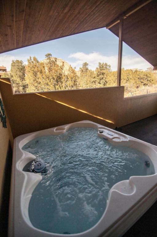 Hot Tub (Jacuzzi) - Photo 10