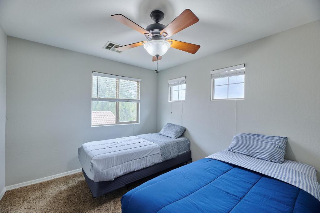 Entire home in Glendale, Arizona - Image 8