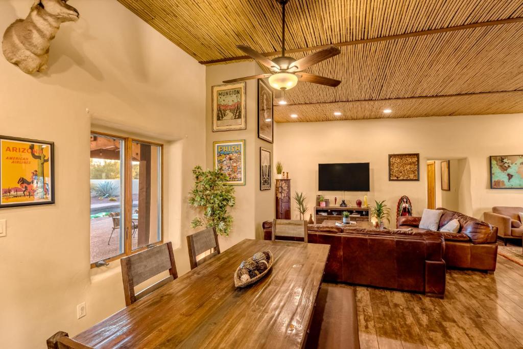 Peaceful Desert Retreat - Stunning Views - Pool Spa, Backyard, Music - Tucson ! - Image 6