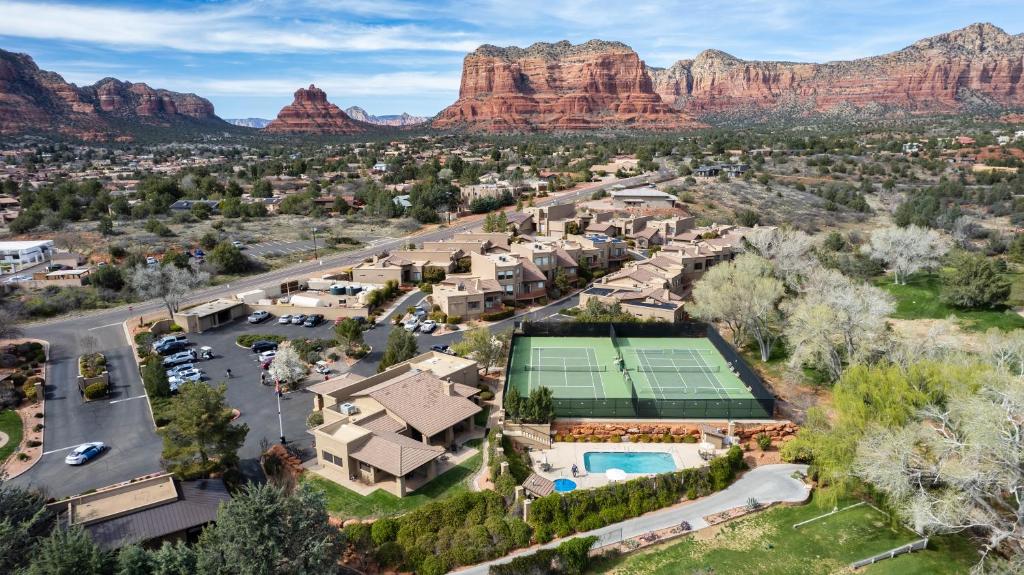 Hot Tub (Jacuzzi) - Photo 2