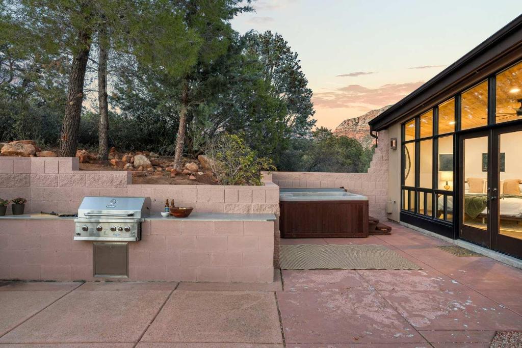 Hot Tub (Jacuzzi) - Photo 5