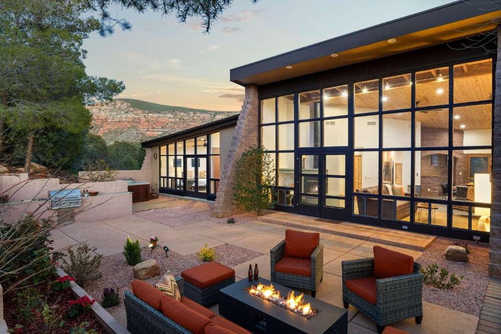 Casa Ventana - Epic Red Rock Views Firepits & Spa
